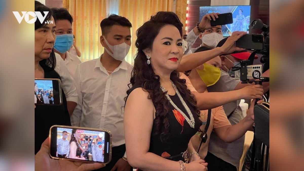 Nóng 24h: Vì sao bà Nguyễn Phương Hằng bị tạm hoãn xuất cảnh?